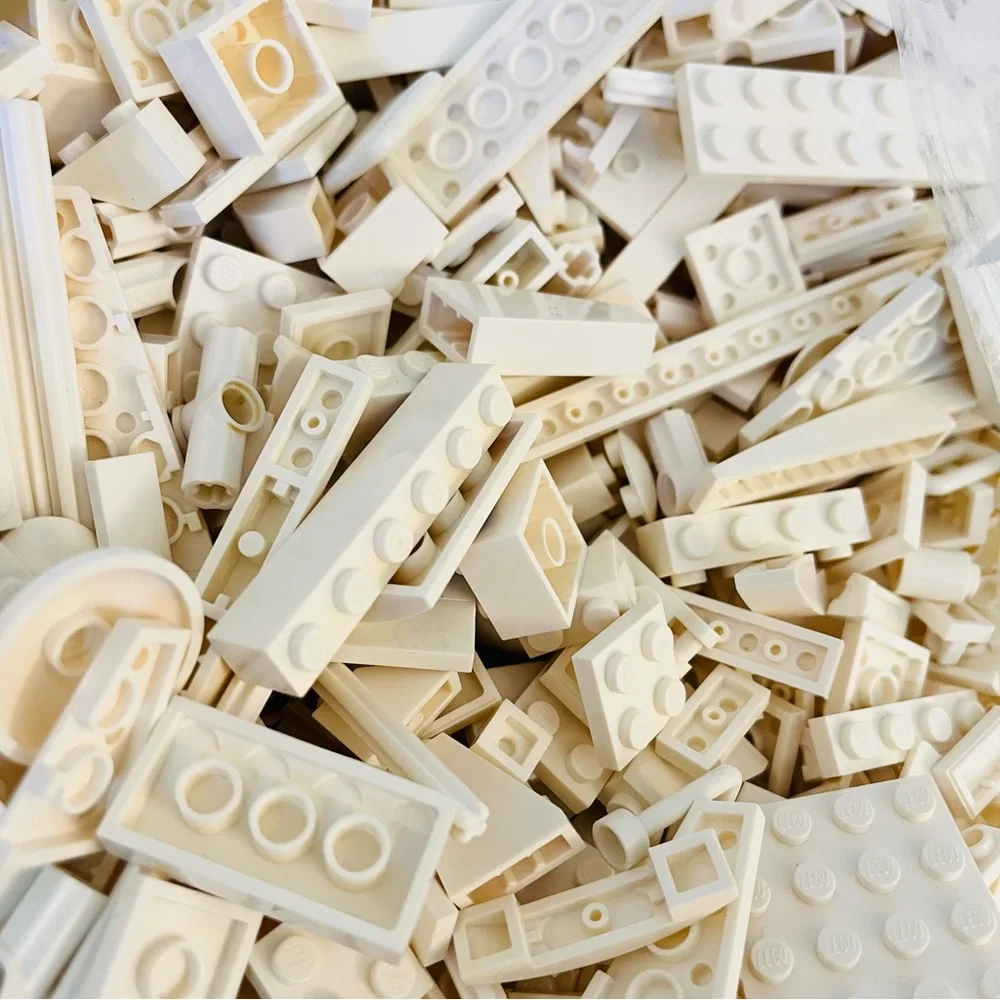 LEGO | Random assortment of white lego bricks, pieces, and parts 1lb + - Picture 3 of 5